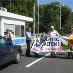 img_3126 Foto vor der Einfahrt des FZ Jülich wird von den Sicherheitskräften verhindert