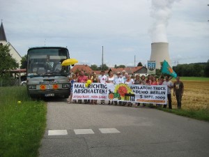 Lieber aktive als radioaktive Reisegruppe vor Isar