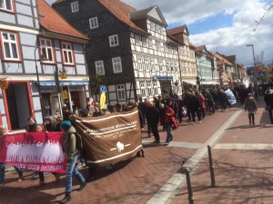 29.4.17-demo wg nazi-schweinekopf-ejz