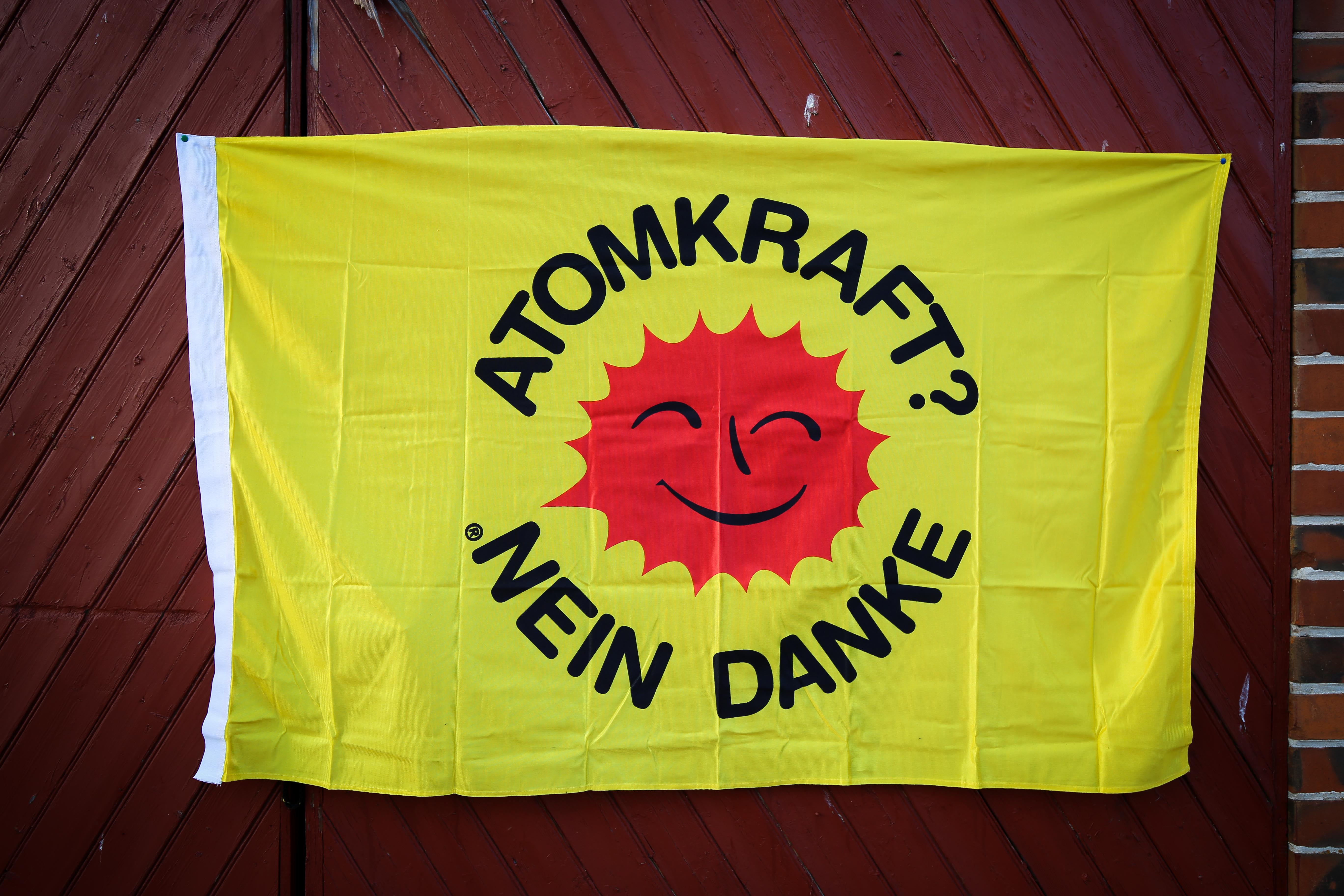 90 x 150 cm Fahne Flagge Atomkraft nein Danke Rot 