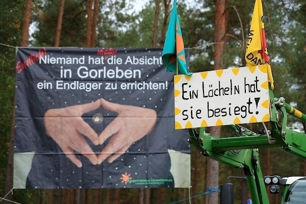 Aus für Gorleben, Gorleben, 2020 Wenige Tage nach Bekanntwerden des Umstands, dass der Salzstock im Wendland nicht weiter auf die Eignung als Atommülllager erkundet werden soll, feiern Atomkraftgegner das Aus für Gorleben nach 43 Jahren des Widerstands.
Ort: Gorleben
Copyright: Andreas Conradt
Quelle: PubliXviewinG