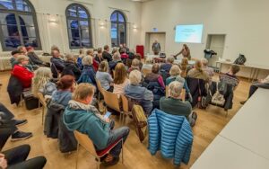 23.2.26 - Oda Becker referiert in Dannenberg. Bild: BI